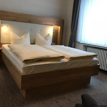 Weinhotel Roemerbad ホテル バート・ザルツフレン